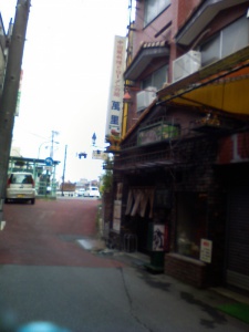 萬里の看板と外観
