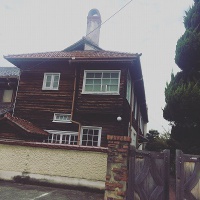 おおきな三角屋根の家